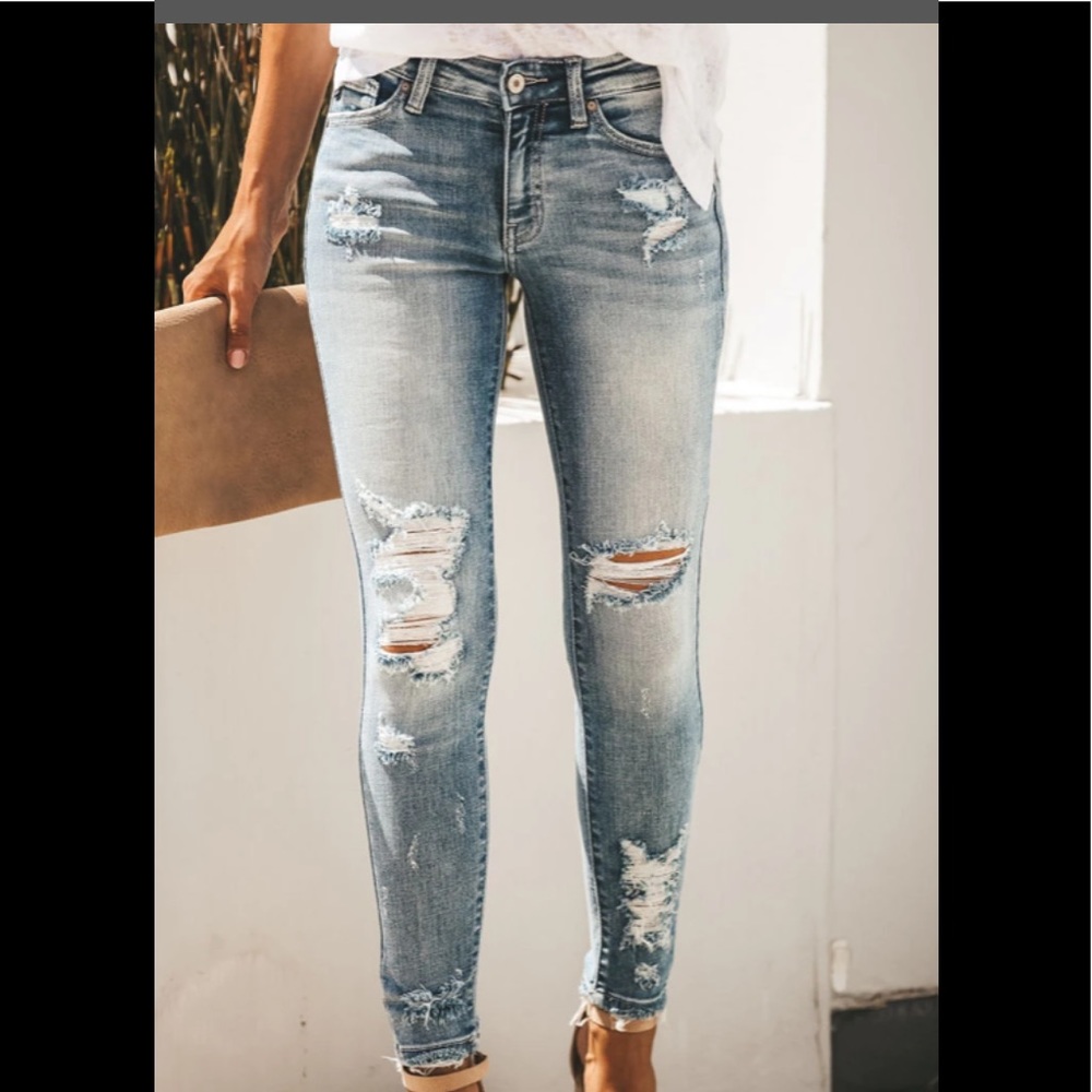 Vici Carley distressed skinny